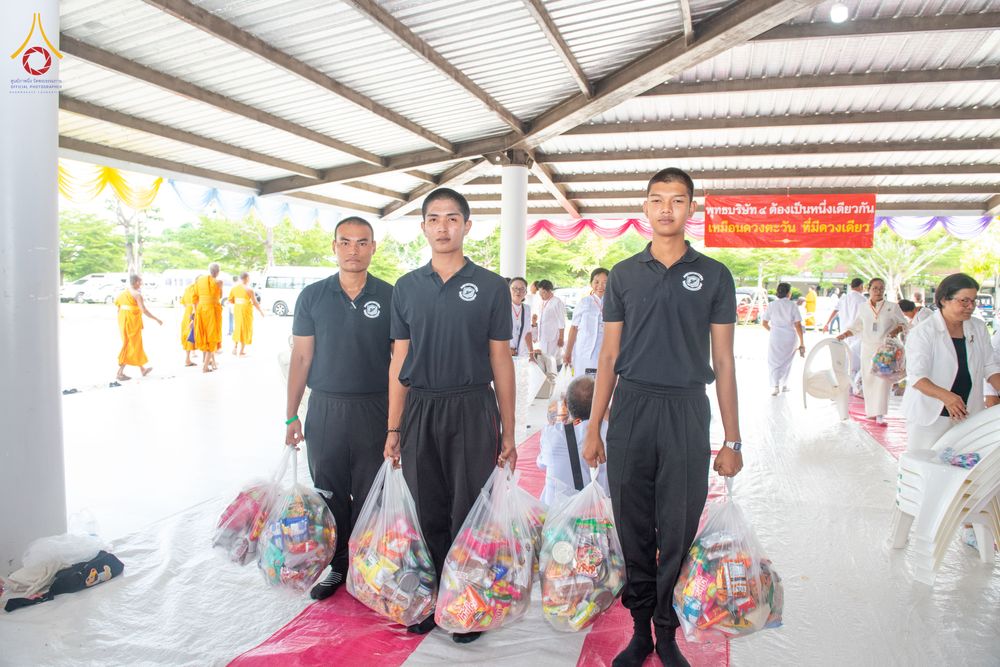 ภาพ No.337065:วันเสาร์ที่ 27 มิถุนายน พ.ศ. 2569 พิธีตักบาตรแด่คณะสงฆ์ 323 วัด 4 จังหวัดชายแดนภาคใต้ พิธีถวายสังฆทานแด่คณะสงฆ์ 323 วัด ปีที่ 22 ครั้งที่ 186 พิธีมอบกองทุนหนุนแรงใจช่วยครูใต้ ปีที่ 19 ครั้งที่ 149 และพิธีทำบุญอุทิศส่วนกุศลให้ผู้วายชนม์ ณ ศูนย์ปฏิบัติธรรม