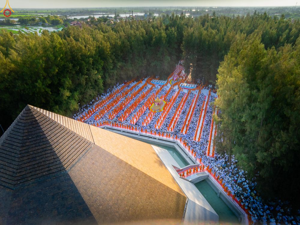 ภาพ No.289381:วันที่ 7 มกราคม พ.ศ. 2569 พิธีตักบาตรพระธรรมยาตรา ณ อนุสรณ์สถานลำดับที่ 1 สถานที่เกิดด้วยรูปกายเนื้อ อนุสรณ์สถานมหาวิหารพระมงคลเทพมุนี (โลตัสแลนด์) อ.สองพี่น้อง จ.สุพรรณบุรี ในโครงการธรรมยาตรา กตัญญูบูชา มหาปูชนียาจารย์ พระมงคลเทพมุนี(สด จนฺทสโร) พระผู้ป