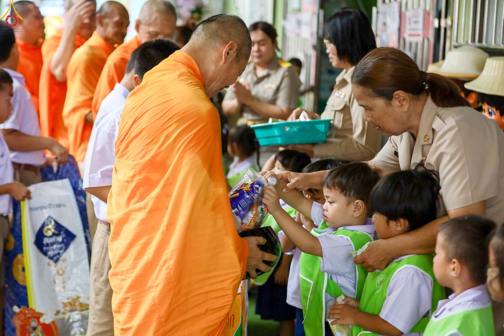 ภาพ No.333687:วันพฤหัสบดี ที่ 11 มิถุนายน พ.ศ.2569 โครงการตักบาตรปลื้มใจ" เนื่องในวันไหว้ครู  ณ โรงเรียนธนสิทธิ์อนุสรณ์ อ.บางพลี จ.สมุทรปราการ
