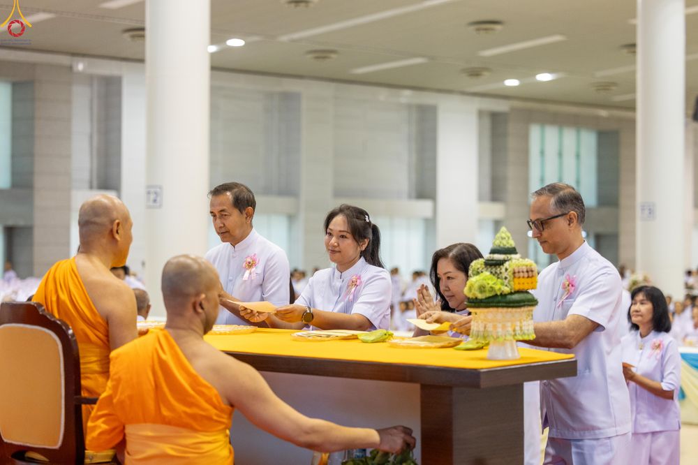 ภาพ No.311687:วันอาทิตย์ต้นเดือนที่ 1 มีนาคม พ.ศ.2569 สัมมนาพิเศษ พิธีมอบรูปหล่อโลหะหลวงปู่วัดปากน้ำ พระมงคลเทพมุนี พิธีมุทิตาสักการะในโอกาสพระครูปลัดรัตนวีรวัฒน์(รังสฤษดิ์ อิทธิจินฺตโก) เจ้าอาวาสวัดพระธรรมกาย  ดำรงตำแหน่งเป็น “ที่ปรึกษาเจ้าคณะจังหวัดปทุมธานี”  ณ ห้อง