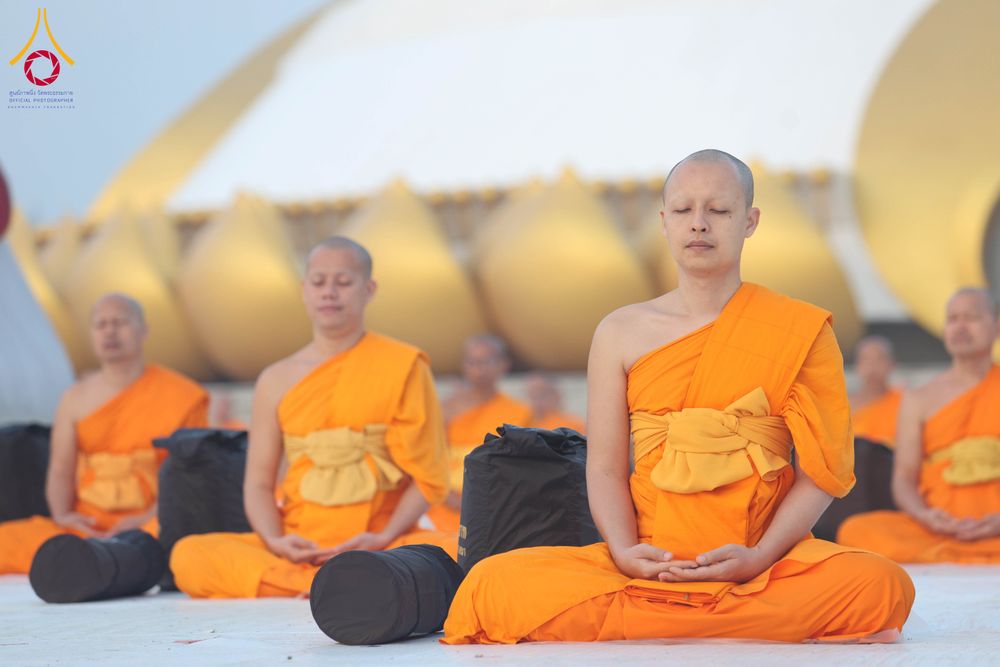 ภาพ No.299800:วันที่ 19 มกราคม พ.ศ.2569 พระธรรมยาตราปฏิบัติธรรมและถ่ายภาพหมู่ประวัติศาสตร์ ณ อนุสรณ์สถานลำดับที่ 5 สถานที่เผยแผ่วิชชาธรรมกายครั้งแรก  อนุสรณ์สถานบางปลาวัดบางปลา อ.บางเลน จ.นครปฐม ในโครงการธรรมยาตรา กตัญญูบูชา มหาปูชนียาจารย์ พระมงคลเทพมุนี(สด จนฺทสโร) 