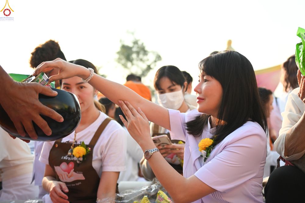 ภาพ No.294494:วันที่ 14 มกราคม พ.ศ. 2569 พิธีตักบาตรพระธรรมยาตรา ณ วัดสองพี่น้อง ต.ต้นตาล อ.สองพี่น้อง จ.สุพรรณบุรี ในโครงการธรรมยาตรา กตัญญูบูชา มหาปูชนียาจารย์ พระมงคลเทพมุนี(สด จนฺทสโร) พระผู้ปราบมาร อนุสรณ์สถาน 7 แห่ง ปีที่ 14