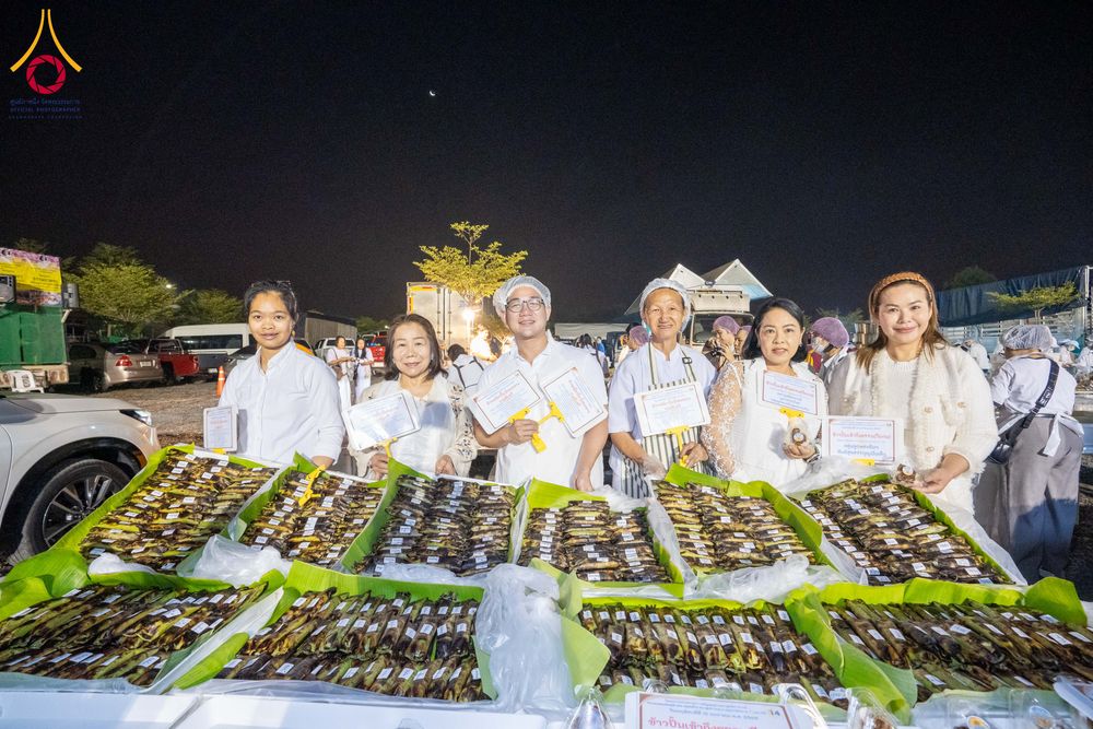 ภาพ No.294772:วันที่ 15 มกราคม พ.ศ. 2569 พิธีถวายภัตตาหารเป็นสังฆทาน แด่พระธรรมยาตรา ณ วัดโบสถ์บน ต.บางคูเวียง จ.นนทบุรี อนุสรณ์สถานลำดับที่ 4 สถานที่เกิดด้วยกายธรรม ในโครงการธรรมยาตรา กตัญญูบูชา มหาปูชนียาจารย์ พระมงคลเทพมุนี(สด จนฺทสโร) พระผู้ปราบมาร อนุสรณ์สถาน 7 แ