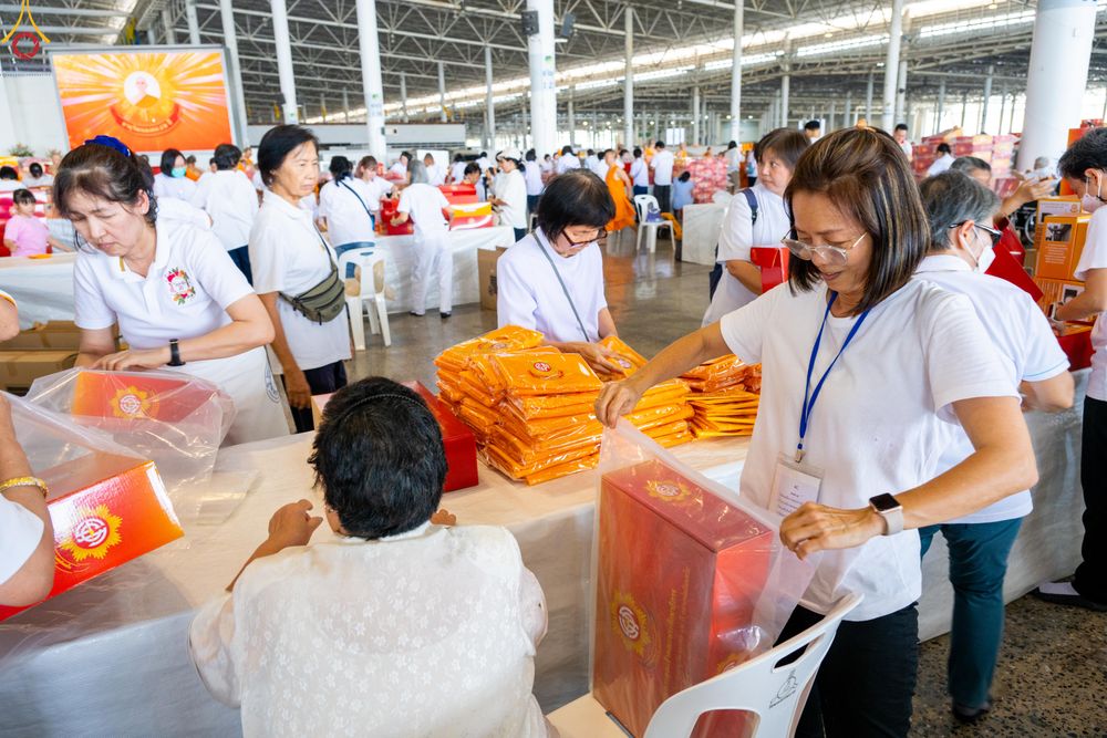 ภาพ No.322142:วันที่ 14 เมษายน พ.ศ.2569 การเตรียมกล่องไทยธรรม วันสุดท้าย เพื่องานถวายมหาสังฆทาน 40,000 กว่าวัดทั่วประเทศ วันคุ้มครองโลก 22 เมษายน พ.ศ.2569 วัดพระธรรมกาย