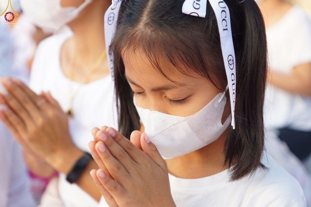 ภาพ No.70551:พิธีตักบาตรพระธรรมยาตราฯ ในโครงการธรรมยาตรากตัญญูบูชา มหาปูชนียาจารย์ พระมงคลเทพมุนี(สด จนฺทสโร) พระผู้ปราบมาร ปีที่ 11 ณ อนุสรณ์สถานลำดับที่ 2 สถานที่ตั้งมโนปณิธานบวชตลอดชีวิต อนุสรณ์สถานคลองบางนางแท่น อ.สามพราน จ.นครปฐม วันที่ 14 มกราคม พ.ศ. 2566