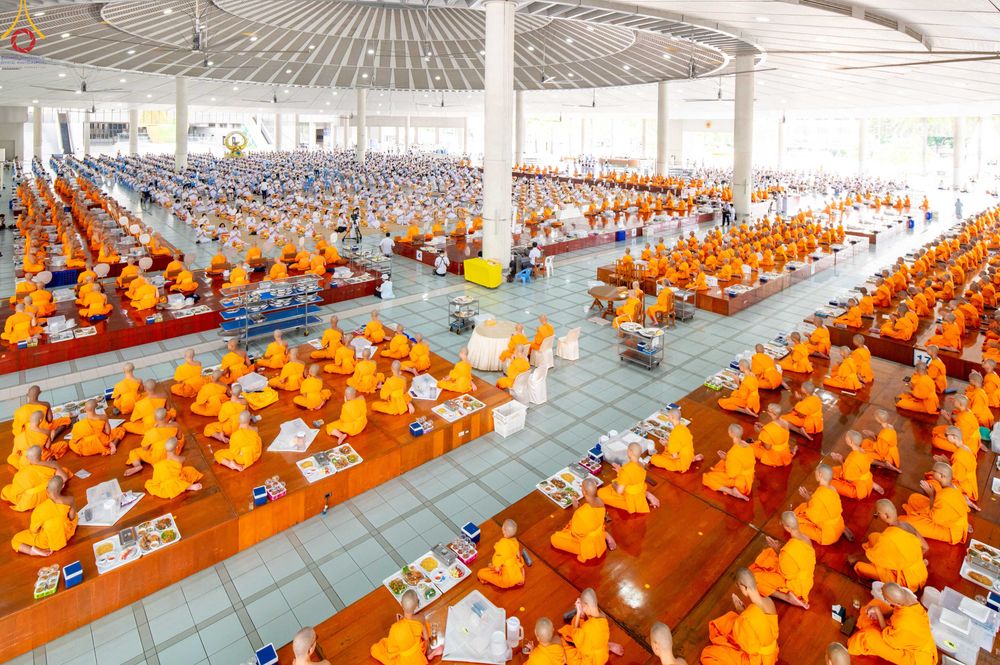 ภาพ No.348225:วันที่ 10 กันยายน พ.ศ.2569 พิธีสวดพระพุทธมนต์ และถวายภัตตาหารเป็นสังฆทาน เนื่องในวันครบ 26 ปี วันคล้ายละสังขาร คุณยายอาจารย์มหารัตนอุบาสิกาจันทร์ ขนนกยูง ณ หอฉันคุณยายอาจารย์ฯ วัดพระธรรมกาย