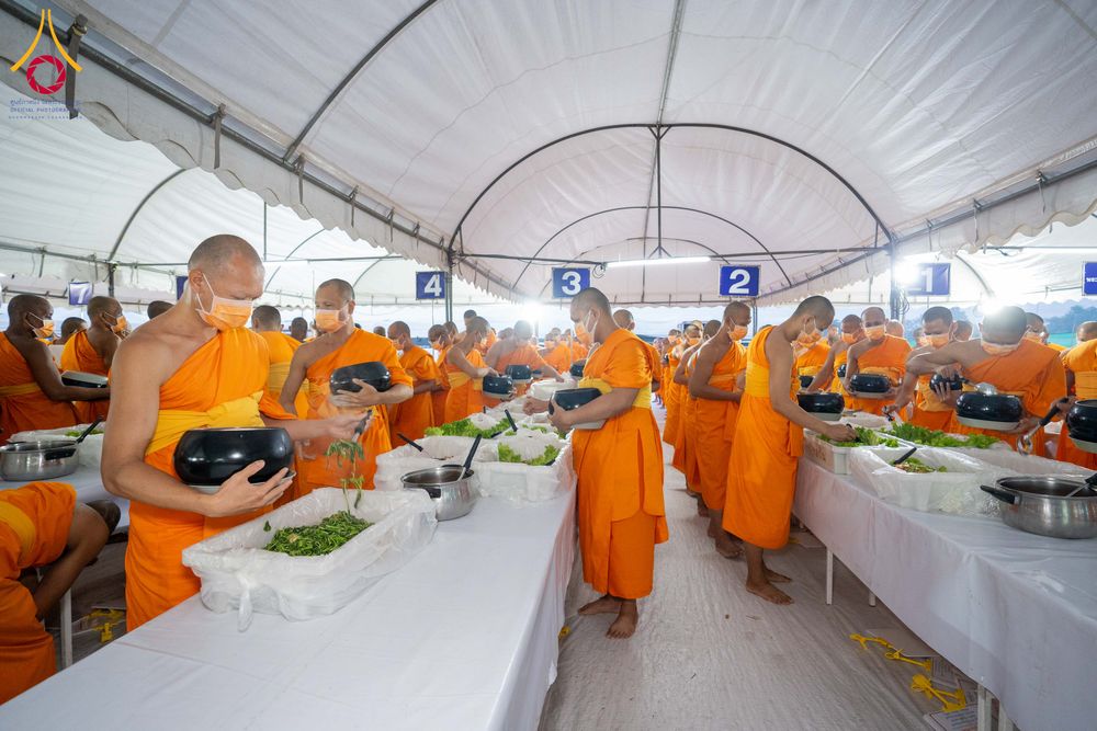 ภาพ No.300313:วันที่ 22 มกราคม พ.ศ. 2569 พิธีถวายภัตตาหารเป็นสังฆทาน แด่พระธรรมยาตรา ณ อนุสรณ์สถานบางปลา วัดบางปลา อำเภอบางเลน จังหวัดนครปฐม ในโครงการธรรมยาตรา กตัญญูบูชา มหาปูชนียาจารย์ พระมงคลเทพมุนี(สด จนฺทสโร) พระผู้ปราบมาร อนุสรณ์สถาน 7 แห่ง ปีที่ 14