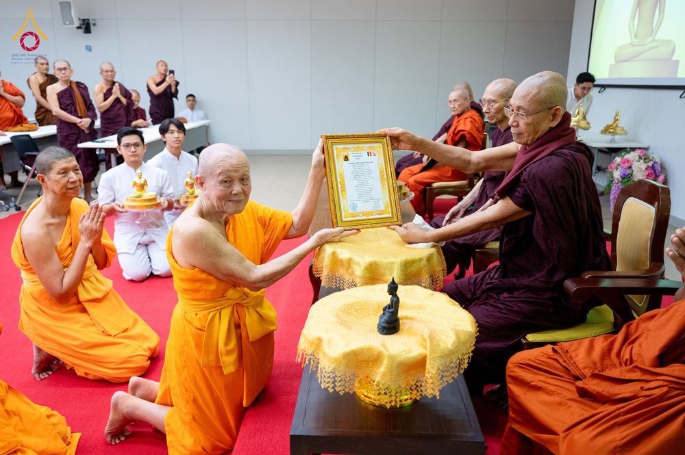 ภาพ No.325593:วันที่ 24 เมษายน พ.ศ.2569 หลวงพ่อทัตตชีโว รองเจ้าอาวาสวัดพระธรรมกาย ถวายการต้อนรับและปฏิสันถารคณะสงฆ์เมียนมาร์