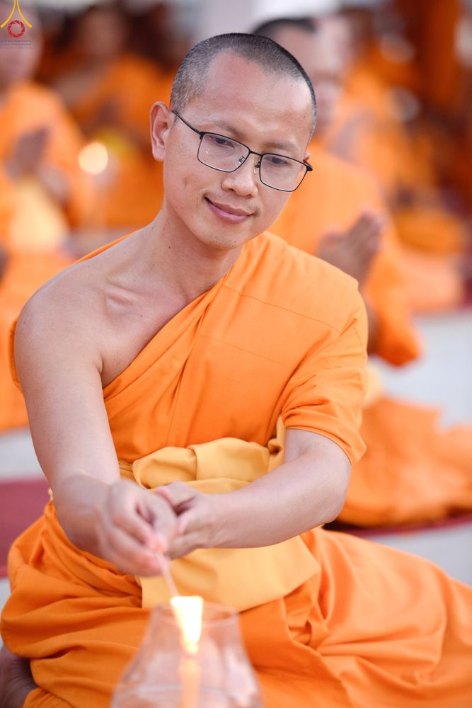 ภาพ No.302872:วันที่ 24 มกราคม พ.ศ. 2569 พิธีจุดประทีปธรรมถวายเป็นพุทธบูชา  และบูชาธรรมมหาปูชนียาจารย์  ณ อาคารธรรมยาตรา กตัญญูบูชามหาปูชนียาจารย์  ตรงข้ามวัดปากน้ำภาษีเจริญ จ.กรุงเทพมหานคร ในโครงการธรรมยาตรา กตัญญูบูชา มหาปูชนียาจารย์ พระมงคลเทพมุนี(สด จนฺทสโร) พระผู