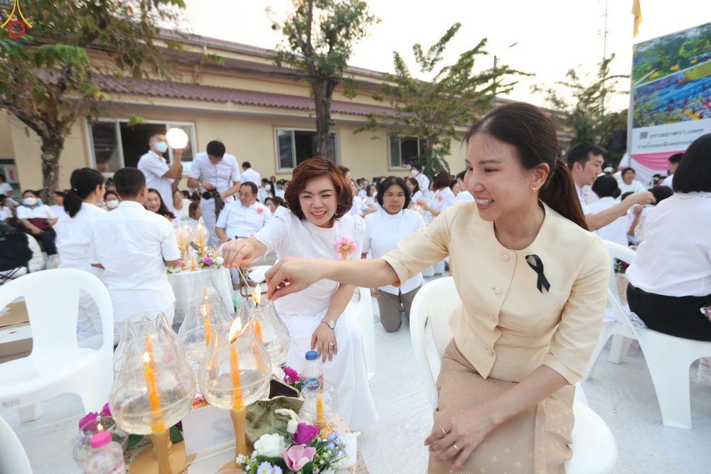 ภาพ No.297039:วันที่ 17 มกราคม พ.ศ. 2569 พิธีจุดประทีปถวายเป็นพุทธบูชา และบูชาธรรมมหาปูชนียาจารย์ (ภาพชุดที่ 2) ณ วัดโบสถ์บน ต.บางคูเวียง จ.นนทบุรี อนุสรณ์สถานลำดับที่ 4 สถานที่เกิดด้วยกายธรรม ในโครงการธรรมยาตรา กตัญญูบูชา มหาปูชนียาจารย์ พระมงคลเทพมุนี(สด จนฺทสโร) พร