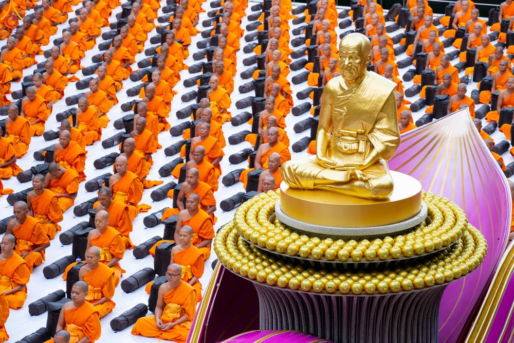 ภาพ No.288422:วันที่ 4 มกราคม พ.ศ. 2569 พระธรรมยาตราปฏิบัติธรรม และถ่ายภาพหมู่ประวัติศาสตร์ ในโครงการธรรมยาตรา กตัญญูบูชา มหาปูชนียาจารย์ พระมงคลเทพมุนี(สด จนฺทสโร) พระผู้ปราบมาร อนุสรณ์สถาน 7 แห่ง ปีที่ 14 ณ อนุสรณ์สถานมหาวิหารพระมงคลเทพมุนี (โลตัสแลนด์) อ.สองพี่น้อง