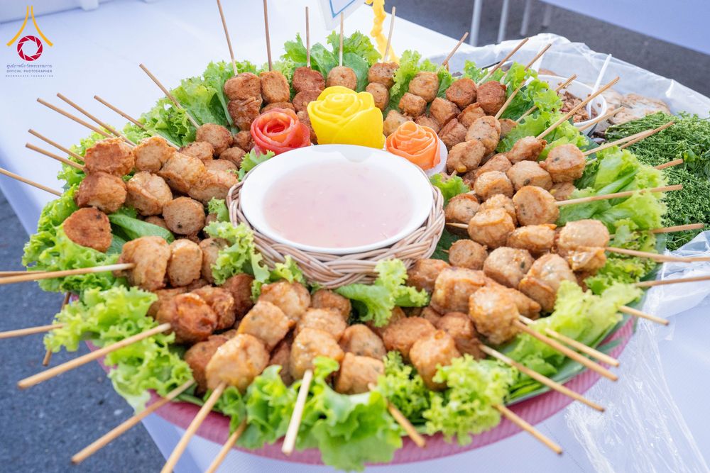 ภาพ No.288313:วันที่ 5 มกราคม พ.ศ. 2569 พิธีถวายภัตตาหารเป็นสังฆทาน แด่พระธรรมยาตรา ในโครงการธรรมยาตรา กตัญญูบูชา มหาปูชนียาจารย์ พระมงคลเทพมุนี(สด จนฺทสโร) พระผู้ปราบมาร อนุสรณ์สถาน 7 แห่ง ปีที่ 14 ณ อนุสรณ์สถานมหาวิหารพระมงคลเทพมุนี (โลตัสแลนด์) อ.สองพี่น้อง จ.สุพรร