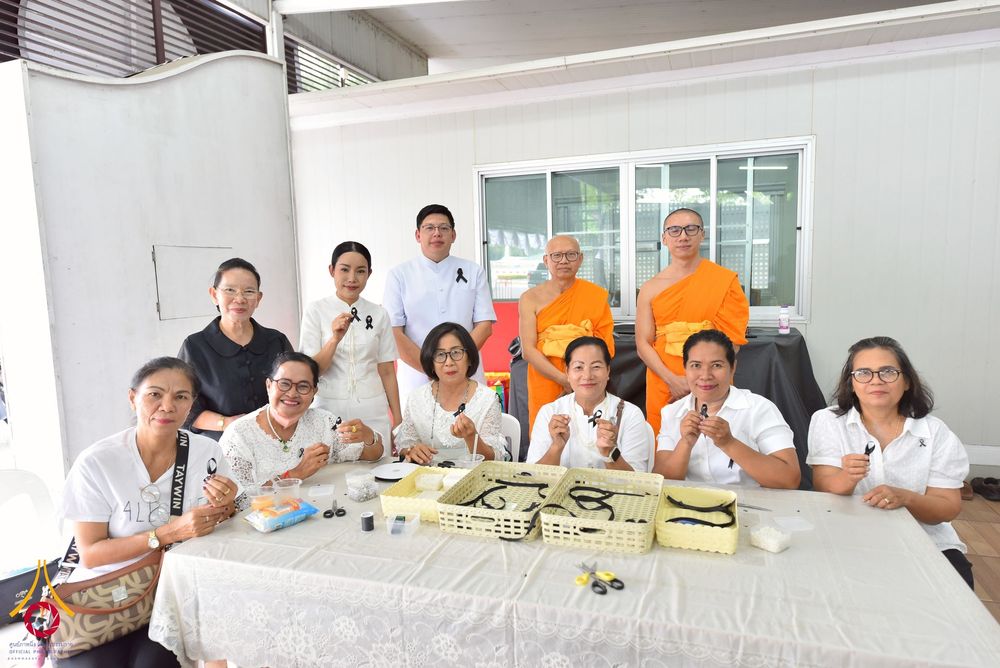 ภาพ No.267657:วันที่ 7 พฤศจิกายน พ.ศ. 2568 พสกนิกรอำเภอคลองหลวง รวมใจบำเพ็ญกุศลปัณรสมวาร (15 วัน) อุทิศถวายเป็นพระราชกุศลแด่ “สมเด็จพระพันปีหลวง” ณ วัดพระธรรมกาย