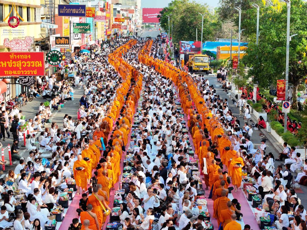 ภาพ No.312646:วันอาทิตย์ที่ 8 มีนาคม พ.ศ.2569 ทำบุญเมืองนครราชสีมา 558 ปี ตักบาตรพระ 10,000 รูป