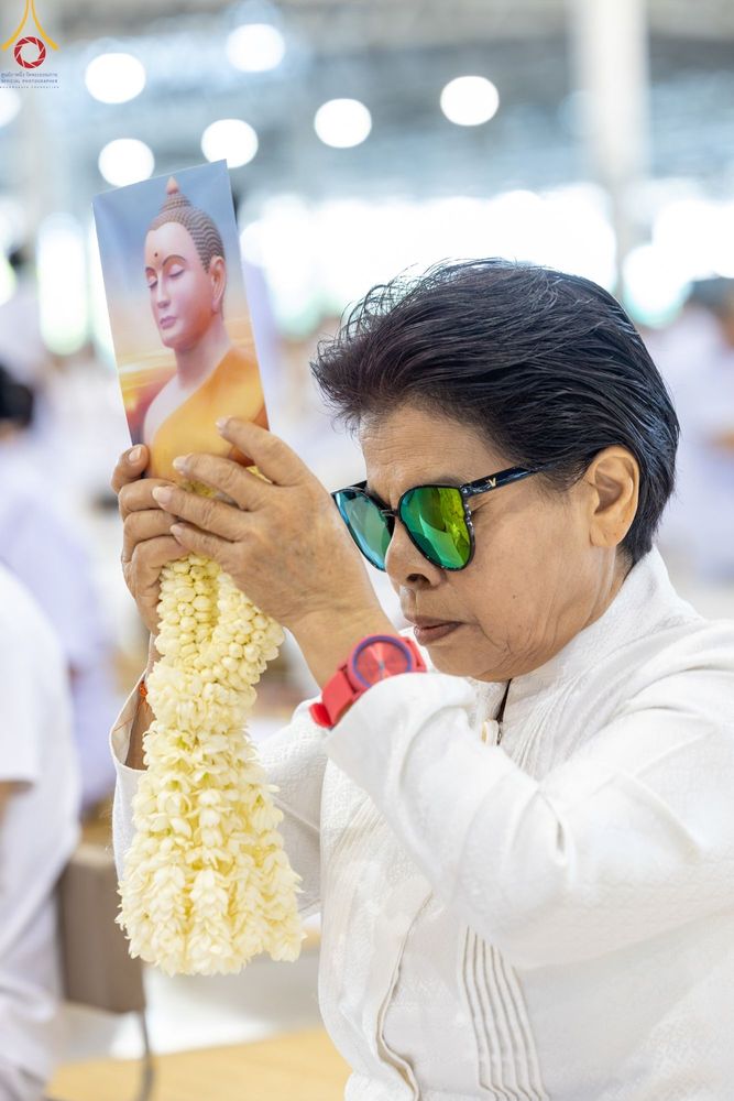 ภาพ No.86936:พิธีตักบาตร , พิธีบูชาข้าวพระ , พิธีจุดเทียนใจ ไฟนิรันดร์ อนันตชัย ในวันอาทิตย์ต้นเดือน 3 กันยายน พ.ศ. 2566 ณ วัดพระธรรมกาย