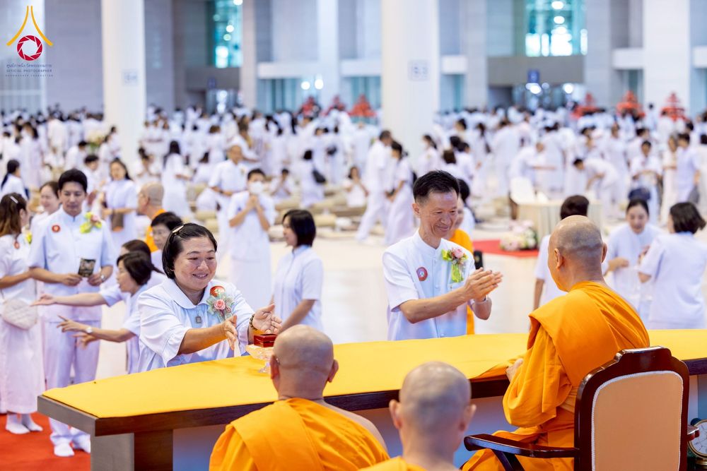 ภาพ No.264391:วันอาทิตย์ที่ 2 พฤศจิกายน พ.ศ. 2568 พิธีบูชาข้าวพระ ณ สภาธรรมกายสากล วัดพระธรรมกาย
