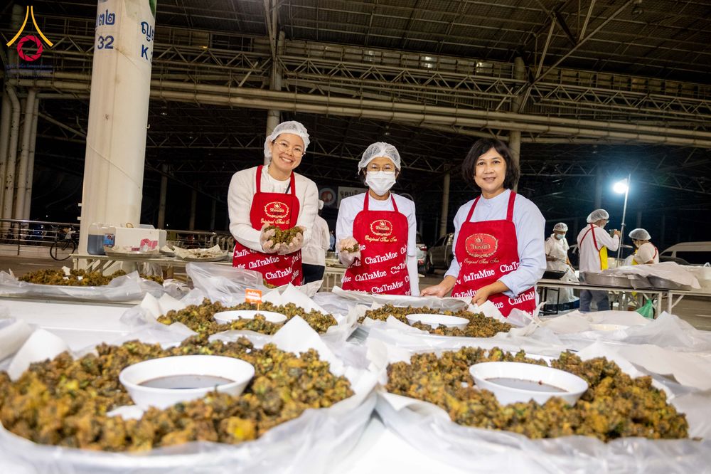 ภาพ No.303420:วันที่ 27 มกราคม พ.ศ. 2569 พิธีถวายภัตตาหารเป็นสังฆทาน แด่พระธรรมยาตรา ณ วัดพระธรรมกาย  จังหวัดปทุมธานี ในโครงการธรรมยาตรา กตัญญูบูชา มหาปูชนียาจารย์ พระมงคลเทพมุนี(สด จนฺทสโร) พระผู้ปราบมาร อนุสรณ์สถาน 7 แห่ง ปีที่ 14