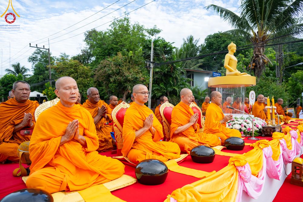 ภาพ No.341163:วันที่ 27 กรกฎาคม พ.ศ. 2569 พิธีตักบาตรพระ 1,000 รูป เมืองพัทลุง  ณ ถนนราเมศวร์ อ.เมือง จ.พัทลุง