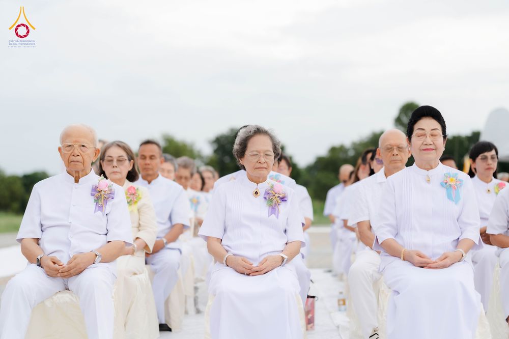 ภาพ No.346534:วันอาทิตย์ที่ 30 สิงหาคม พ.ศ.2569 พิธีทอดผ้าป่า สวดธรรมจักรกัปปวัตนสูตรกลั่นแผ่นดินโปรยรัตนชาติ  สถาปนาองค์พระเจดีย์เพื่อสร้างสันติภาพโลก  ณ ศูนย์ปฏิบัติธรรมพนมสารคาม (เพชรตะวัน) จังหวัดฉะเชิงเทรา