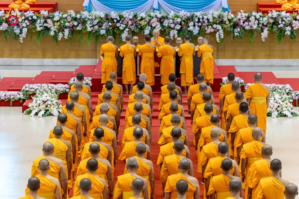 ภาพ No.284908:วันอาทิตย์ที่ 14 ธันวาคม พ.ศ.2568  พิธีปฏิบัติธรรม พิธีถวายภัตตาหารเป็นสังฆทาน พิธีมอบต้นสมบัติจักรพรรดิ ถวายแด่เจ้าอาวาสและประธานสงฆ์ 236 ศูนย์ส่งเสริมศีลธรรมทั่วโลก ณ สภาธรรมกายสากล วัดพระธรรมกาย