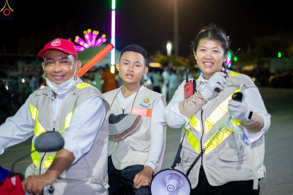 ภาพ No.301580:ภาพเบื้องหลังอาสาสมัครรวมใจ ชุดที่ 4 ในโครงการธรรมยาตรา กตัญญูบูชา มหาปูชนียาจารย์ พระมงคลเทพมุนี(สด จนฺทสโร) พระผู้ปราบมาร อนุสรณ์สถาน 7 แห่ง ปีที่ 14