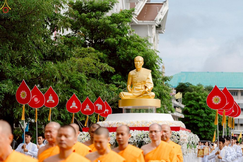 ภาพ No.239195:วันอาทิตย์ที่ 17 สิงหาคม พ.ศ. 2568 พิธีอัญเชิญรูปเหมือนพระมงคลเทพมุนี (สด จันทสโร) ณ ศาลากลางจังหวัดเลย ถึงลานพญานาค สวนสาธารณะกุดป่อง อ.เมือง จ.เลย