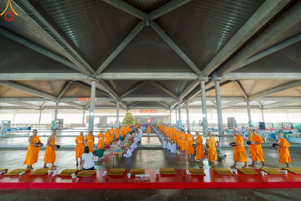 ภาพ No.214612:วันศุกร์ที่ 4 เมษายน พ.ศ.2568 นาคธรรมทายาทตักบาตรพระพี่เลี้ยง ในโครงการบรรพชาสามเณร ฟื้นฟูพระพุทธศาสนาทั่วไทย ณ วิหารคด 22 วัดพระธรรมกาย