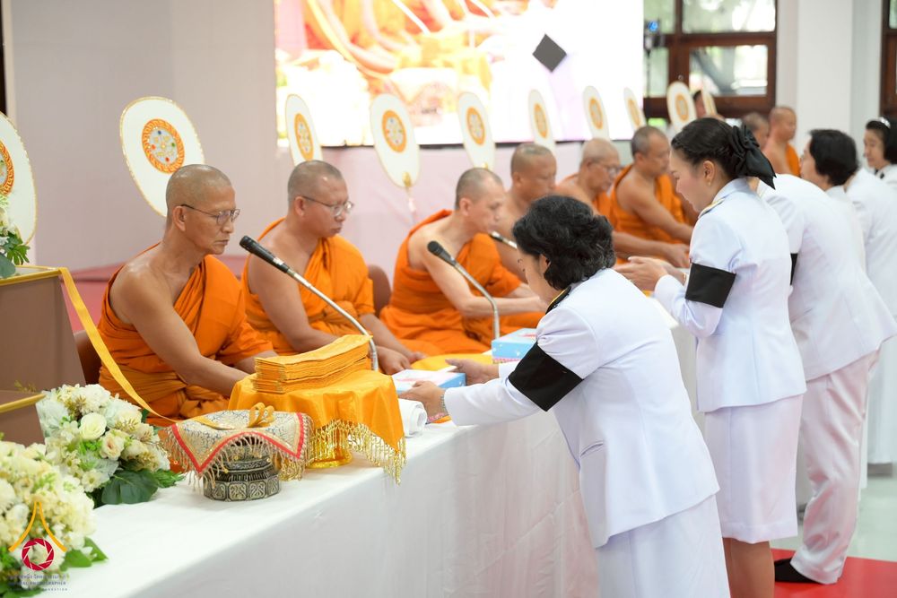 ภาพ No.262500:วันที่ 30 ตุลาคม พ.ศ. 2568 พสกนิกรอำเภอคลองหลวง จัดพิธีบำเพ็ญกุศลสัตตมวาร ถวายพระราชกุศลแด่สมเด็จพระพันปีหลวง ณ วัดพระธรรมกาย
