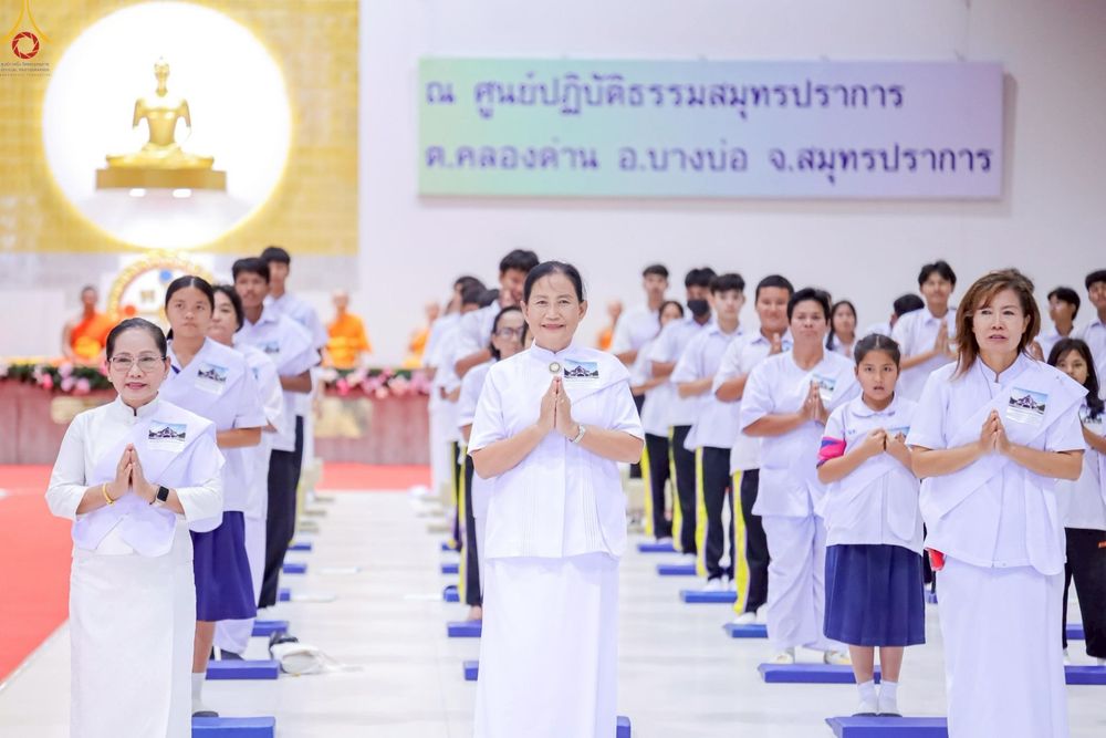 ภาพ No.249093:วันที่ 26-28 กันยายน พ.ศ. 2568 โครงการอบรม อุบาสกแก้ว อุบาสิกาแก้ว รุ่นที่ 3  ณ ศูนย์ปฏิบัติธรรมสมุทรปราการ ได้รับความเมตตาจากคณะสงฆ์ในพื้นที่  รวมถึงผู้บริหารสถานศึกษา ที่นำนักเรียนระดับมัธยมปลาย  มารับฟังข้อมูลเพื่อที่จะเป็นกำลังสำคัญ ในการเข้าร่วมขบวน