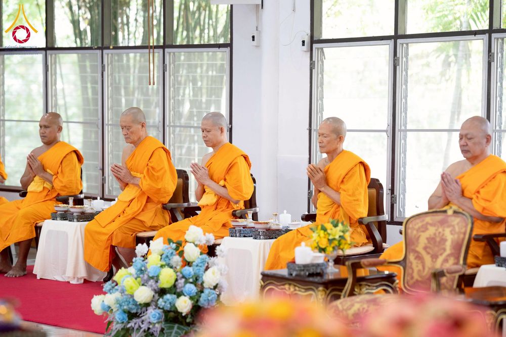 ภาพ No.276708:วันเสาร์ที่ 6 ธันวาคม พ.ศ. 2568 พิธีมุทิตาสักการะ เนื่องในโอกาสที่พระเดชพระคุณพระพรหมดิลก เจ้าอาวาสวัดสามพระยา วรวิหาร เมตตาเป็นประธานในพิธีตั้งฐานานุกรมใน พระราชวิเทศวชิรเวที (บัณฑิต วรปญฺโญ) ผู้ช่วยเจ้าอาวาสวัดพระธรรมกาย (ไวโรจน์ วิโรจโน) ผู้ช่วยเจ้าอา