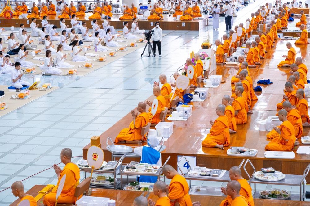 ภาพ No.136169:พิธีบุพเปตพลี ครั้งที่ 150 ร่วมอุทิศบุญให้แก่หมู่ญาติที่ล่วงลับไปแล้ว และสืบทอดอายุพระพุทธศาสนา วันอังคารที่ 7 พฤษภาคม พ.ศ. 2567 ( วันพระ แรม 14 ค่ำ เดือน 5 ) ณ หอฉันคุณยายอาจารย์ฯ วัดพระธรรมกาย