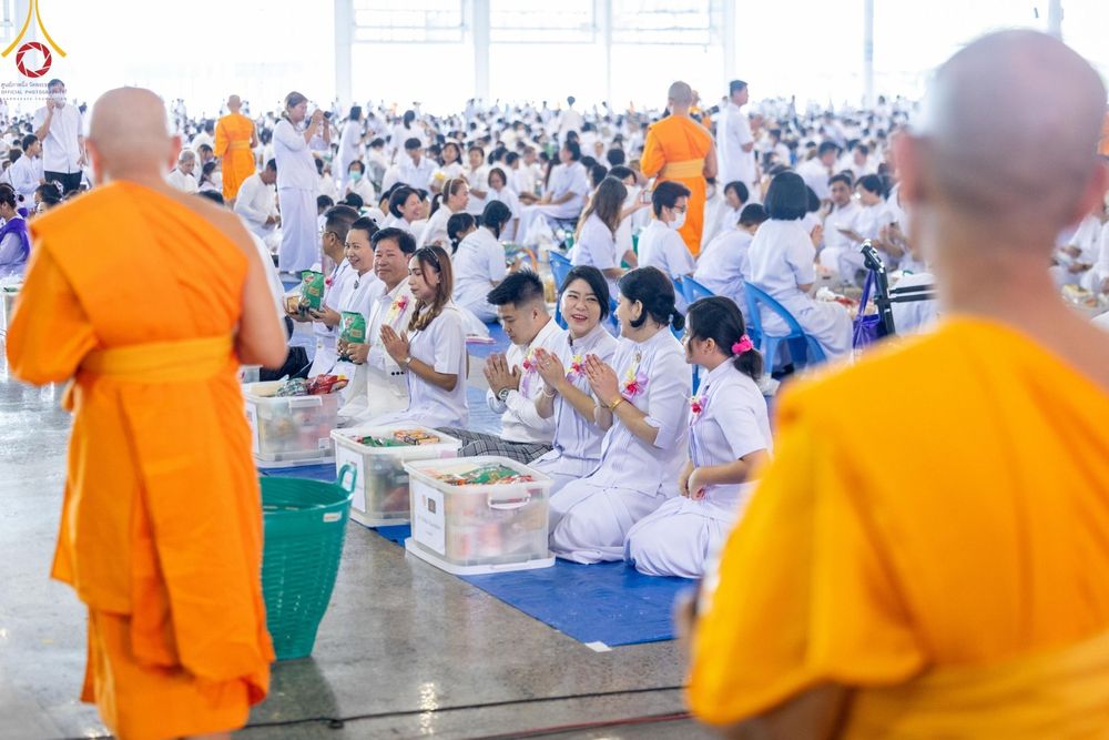 ภาพ No.137188:พิธีตักบาตร และปฏิบัติธรรม ในวันวิสาขบูชา วันพุธที่ 22 พฤษภาคม พ.ศ. 2567 ( วันพระขึ้น15 ค่ำ เดือน 6 ) ณ วัดพระธรรมกาย จ.ปทุมธานี
