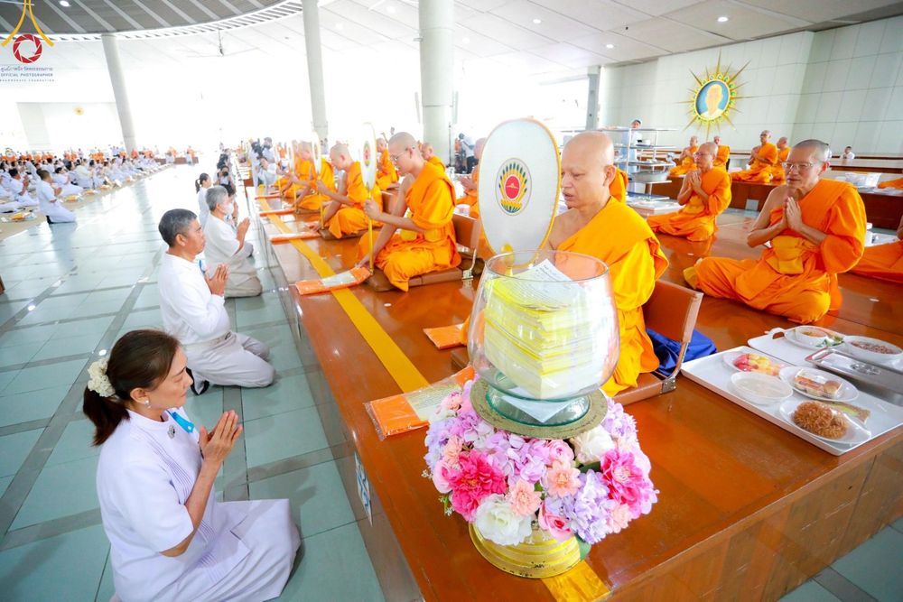 ภาพ No.158852:พิธีบุพเปตพลี ครั้งที่ 156 ร่วมอุทิศบุญแด่หมู่ญาติที่ล่วงลับไปแล้ว และสืบทอดอายุพระพุทธศาสนา วันพุธที่ 2 ตุลาคม พ.ศ. 2567 (วันพระ แรม 15 ค่ำ เดือน 10) ณ หอฉันคุณยายอาจารย์ฯ วัดพระธรรมกาย