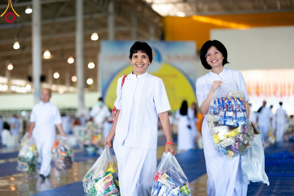 ภาพ No.99665:พิธีตักบาตรวันอาทิตย์ต้นเดือน ณ สภาธรรมกายสากล วัดพระธรรมกาย จ.ปทุมธานี วันอาทิตย์ที่ 3 ธันวาคม พ.ศ. 2566