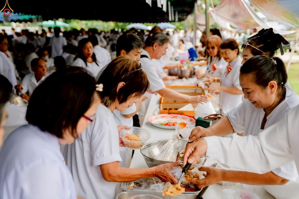 ภาพ No.266850:วันที่ 5 พฤศจิกายน พ.ศ. 2568 พิธีทอดกฐิน ณ อนุสรณ์สถานพระมงคลเทพมุนี  (สด จนฺทสโร) ผู้ค้นพบวิชชาธรรมกาย สถานที่ตั้งมโนปณิธานบวชตลอดชีวิต คลองบางนางแท่น ต.หอมเกร็ด อ.สามพราน จ.นครปฐม