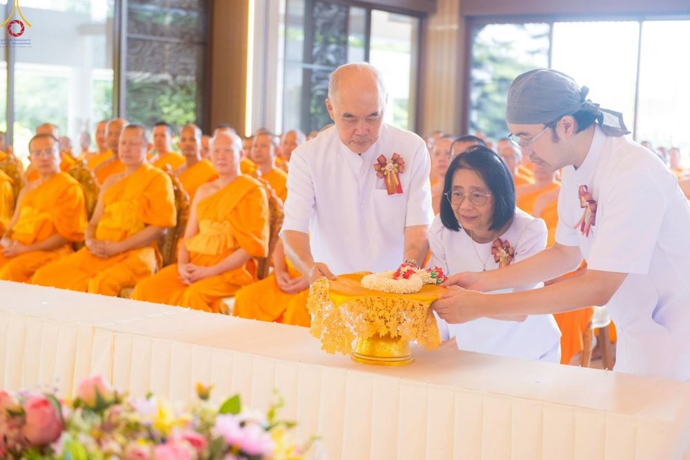 ภาพ No.249203:วันที่ 20 กันยายน พ.ศ. 2568 พิธีประดิษฐานรูปหล่อหลวงปู่วัดปากน้ำ ภาษีเจริญ ณ วิหารพระมงคลเทพมุนี (สด จนฺทสโร) ศูนย์ปฏิบัติธรรมภูเก็ต จ.ภูเก็ต