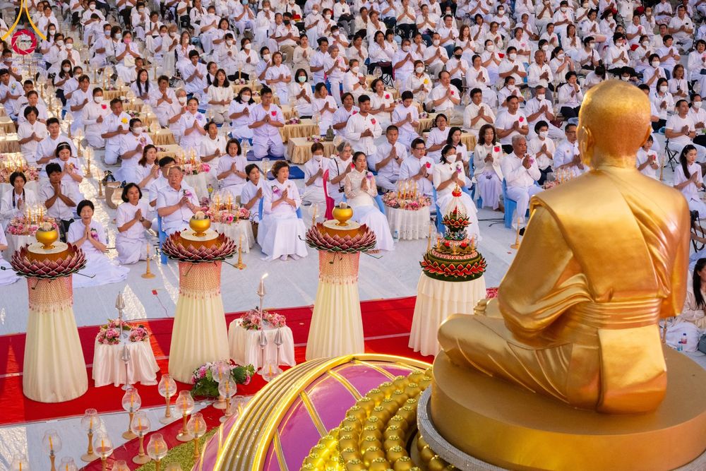 ภาพ No.112033:พิธีจุดประทีปถวายเป็นพุทธบูชา และบูชาธรรมมหาปูชนียาจารย์ พระมงคลเทพมุนี(สด จนฺทสโร) ในโครงการธรรมยาตรา กตัญญูบูชา มหาปูชนียาจารย์ พระมงคลเทพมุนี(สด จนฺทสโร) พระผู้ปราบมาร อนุสรณ์สถาน 7 แห่ง ปีที่ 12 วันที่ 14 มกราคม พ.ศ. 2567 ณ วัดสองพี่น้อง อ.สองพี่น้อง