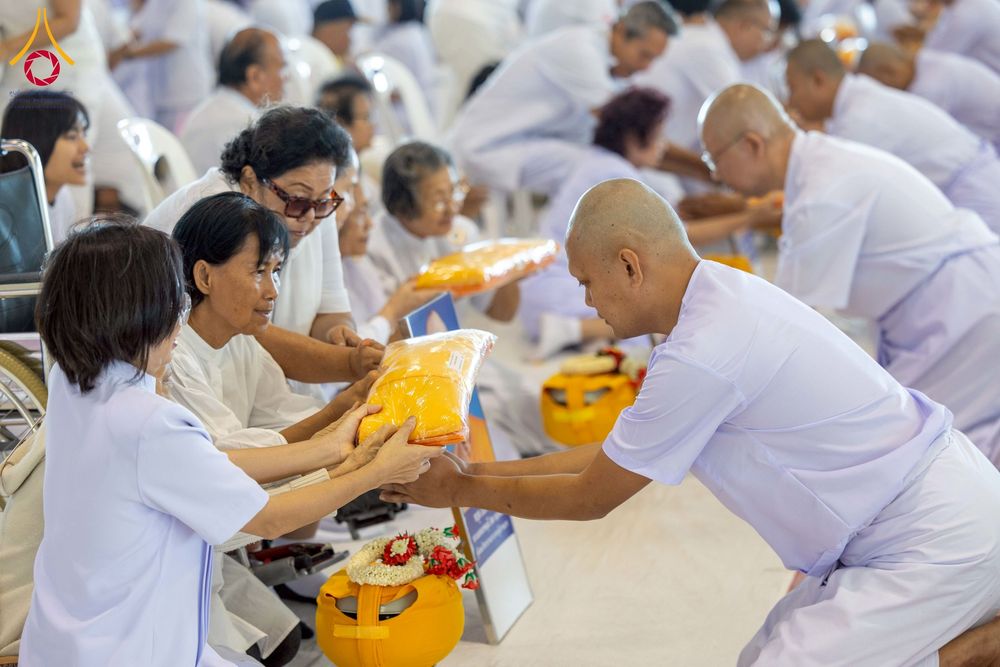 ภาพ No.277415:วันเสาร์ที่ 6 ธันวาคม พ.ศ. 2568 พิธีบรรพชาอุปสมบทและพิธีถวายบาตร โครงการอุปสมบทบูชาธรรมมหาปูชนียาจารย์ ประจำปี พ.ศ.2568 โครงการบวชพระนานาชาติ AEC และ WAB รุ่น CEO (นักบริหาร) รุ่นที่ 5 ณ โบสถ์พระไตรปิฏก วัดพระธรรมกาย