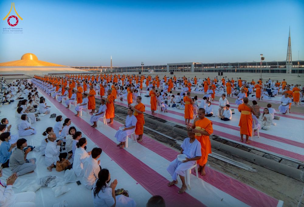 ภาพ No.274770:วันอาทิตย์ที่ 30 พฤศจิกายน พ.ศ. 2568 พิธีปลงผม โครงการอุปสมบทบูชาธรรมมหาปูชนียาจารย์ ปี 2568 ณ ลานธรรมพระมหาธรรมกายเจดีย์ ฝั่งทิศตะวันตก ระหว่างวิหารคดหมายเลข 8 และ 9 วัดพระธรรมกาย