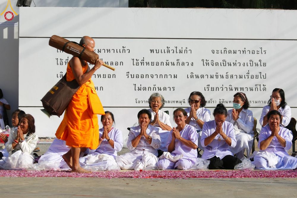 ภาพ No.193278:พิธีต้อนรับพระธรรมยาตรา ณ อนุสรณ์สถาน สถานที่เกิดในเพศสมณะ วัดสองพี่น้อง อำเภอสองพี่น้อง จังหวัดสุพรรณบุรี ในโครงการธรรมยาตรา กตัญญูบูชา มหาปูชนียาจารย์ พระมงคลเทพมุนี(สด จนฺทสโร) พระผู้ปราบมาร อนุสรณ์สถาน 7 แห่ง ปีที่ 13 วันที่ 11 มกราคม พ.ศ. 2568
