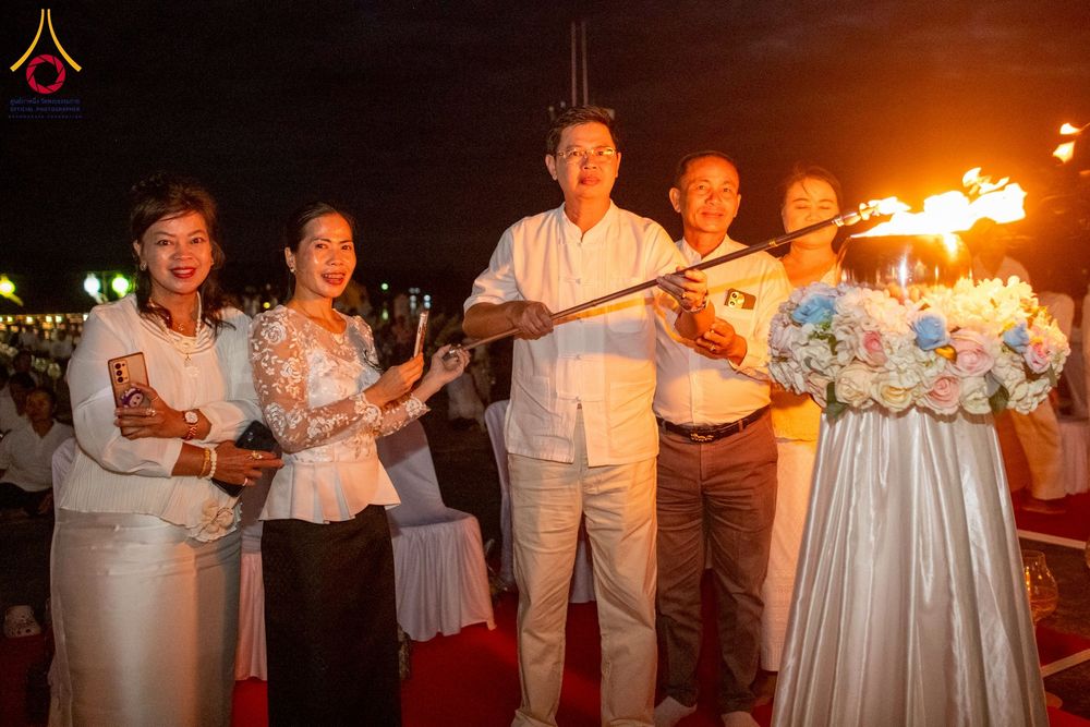 ภาพ No.266123:วันพุธที่ 5 พฤศจิกายน พ.ศ. 2568 (วันพระ ขึ้น 15 ค่ำ เดือน 12) พิธีจุดประทีปโคมลาน, โคมลอย และลอยกระทง ถวายประทีปเป็นพุทธบูชา สร้างความสว่างไสวให้กับแผ่นดินด้วยแสงธรรม ณ พุทธอุทยานนานาชาติ จังหวัดหนองคาย