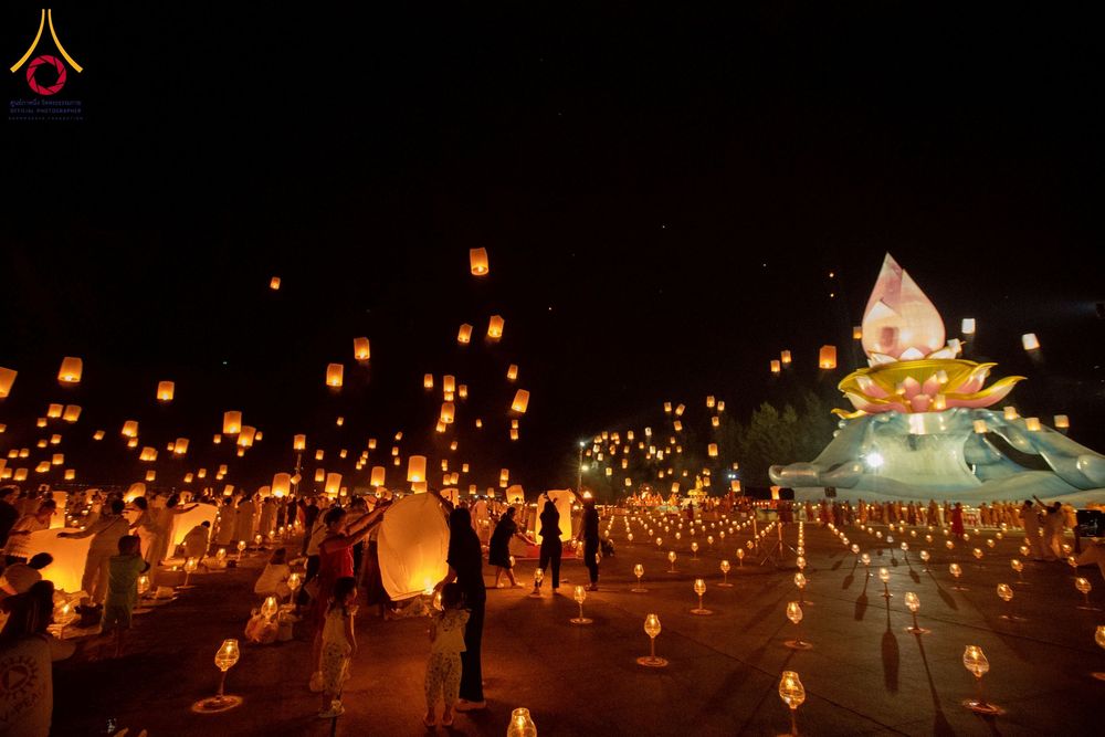 ภาพ No.266197:วันพุธที่ 5 พฤศจิกายน พ.ศ. 2568 (วันพระ ขึ้น 15 ค่ำ เดือน 12) พิธีจุดประทีปโคมลาน, โคมลอย และลอยกระทง ถวายประทีปเป็นพุทธบูชา สร้างความสว่างไสวให้กับแผ่นดินด้วยแสงธรรม ณ พุทธอุทยานนานาชาติ จังหวัดหนองคาย