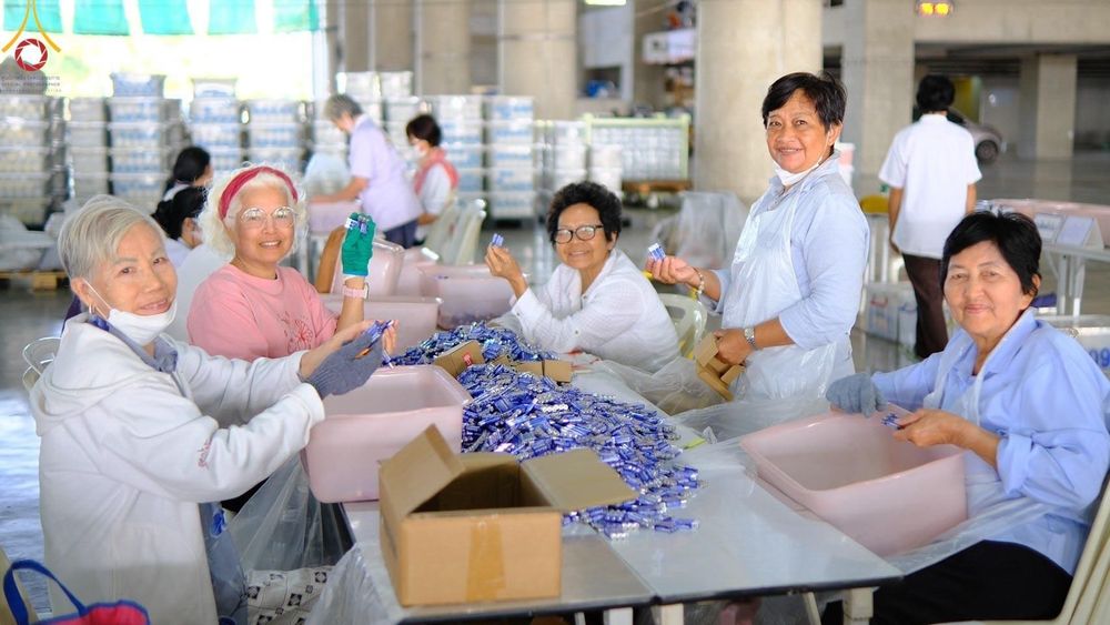 ภาพ No.208178:V.55 สารพัดV สารพัดดี ที่วัดพระธรรมกาย ในโครงการธรรมยาตรา กตัญญูบูชา มหาปูชนียาจารย์ พระมงคลเทพมุนี (สด จนฺทสโร) พระผู้ปราบมาร อนุสรณ์สถาน 7 แห่ง ปีที่ 13 ระหว่างวันที่ 2-31 มกราคม พ.ศ. 2568