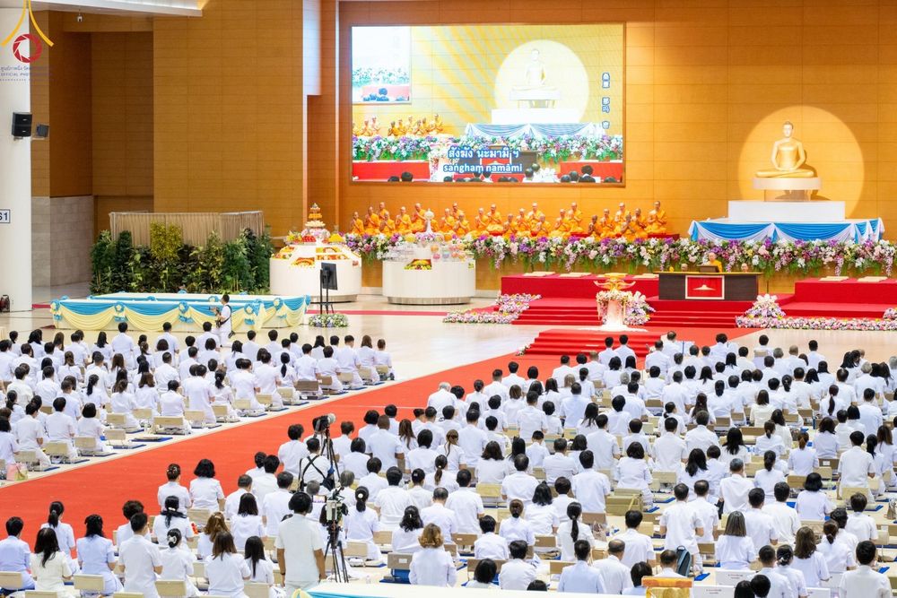 ภาพ No.167588:พิธีตักบาตรและพิธีบูชาข้าวพระ ในวันอาทิตย์ที่ 3 พฤศจิกายน พ.ศ. 2567 ณ วัดพระธรรมกาย