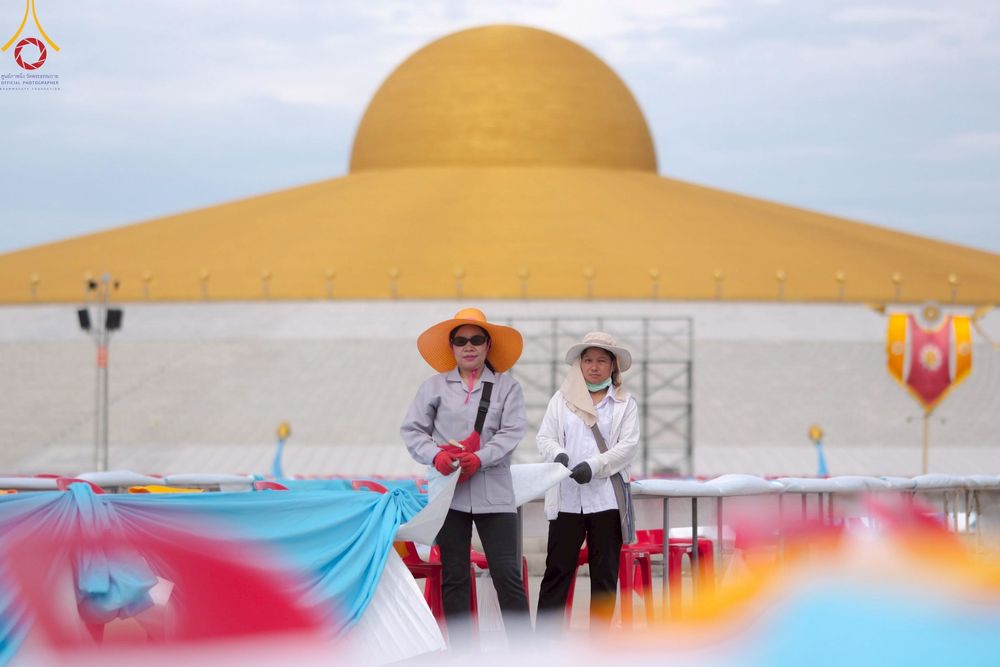 ภาพ No.218552:วันที่ 15 - 18 เมษายน พ.ศ. 2568 การเตรียมภาชนะสำหรับถวายภัตตาหาร , การจัดโต๊ะเก้าอี้ในลานธรรม , การแพ็คพัสดุงานต้อนรับ เพื่องานวันคุ้มครองโลก 22 เมษายน พ.ศ.2568 วัดพระธรรมกาย
