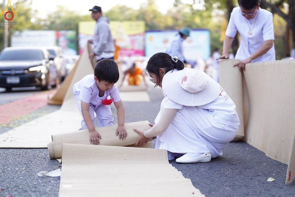ภาพ No.191499:V.49 สารพัดV สารพัดดี ที่ธรรมยาตรา ในโครงการธรรมยาตรา กตัญญูบูชา มหาปูชนียาจารย์ พระมงคลเทพมุนี(สด จนฺทสโร) พระผู้ปราบมาร อนุสรณ์สถาน 7 แห่ง ปีที่ 13 ระหว่างวันที่ 2-31 มกราคม พ.ศ. 2568