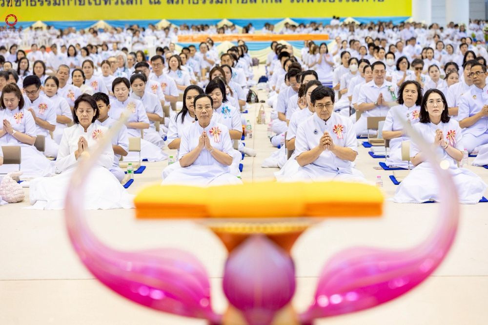 ภาพ No.277577:วันอาทิตย์ต้นเดือนที่ 7 ธันวาคม พ.ศ.2568 พิธีทอดผ้าป่าต้นสมบัติจักรพรรดิ ณ สภาธรรมกายสากล วัดพระธรรมกาย