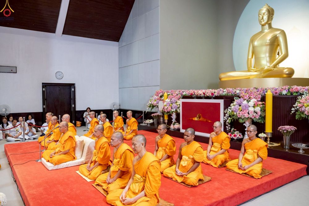 ภาพ No.227796:วันเสาร์ที่ 31 พฤษภาคม พ.ศ.2568 พิธีถวายผ้าไตรแด่สามเณรผู้เข้ารับการอุปสมบท , พิธีอุปสมบทสามเณรเตรียม DCI วัดพระธรรมกาย จ.ปทุมธานี