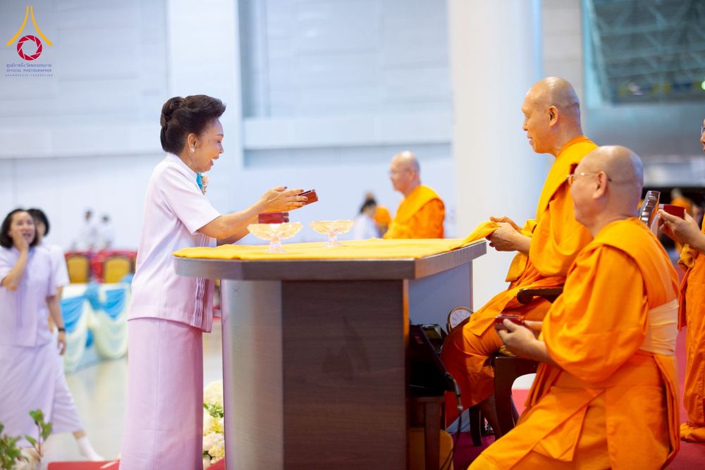 ภาพ No.264390:วันอาทิตย์ที่ 2 พฤศจิกายน พ.ศ. 2568 พิธีบูชาข้าวพระ ณ สภาธรรมกายสากล วัดพระธรรมกาย