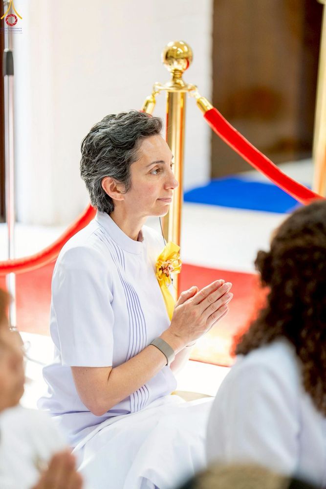 ภาพ No.252333:วันที่ 4-5 ตุลาคม พ.ศ. 2568  วัดพระธรรมกายแคลิฟอร์เนีย ประเทศสหรัฐอเมริกา ได้จัดพิธีตัดปอยผม โดยคณะสงฆ์ ญาติ ๆ และสาธุชน ให้กับนาคธรรมทายาท 8 ท่าน และได้จัดพิธีบรรพชา-อุปสมบท ฉลองพิธีทอดกฐินบรมจักรพรรดิ สร้างอุโบสถ 82 ปี บูชาธรรมหลวงพ่อธัมมชโย